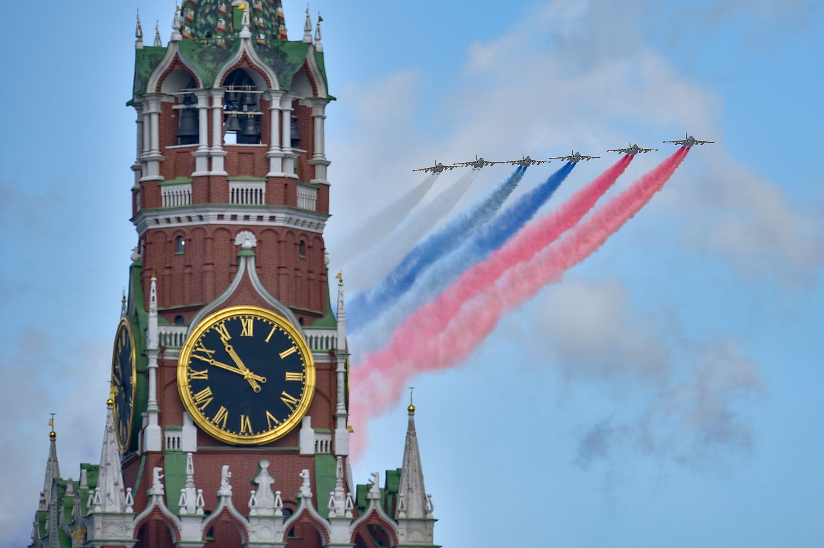 Иностранные СМИ показали прямую трансляцию парада Победы в Москве