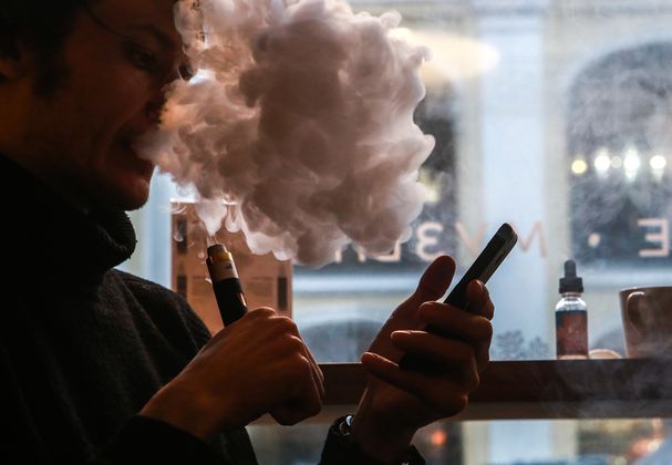 Пар вышел. В России планируют запрет ароматизаторов для электронных сигарет