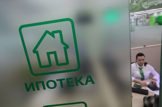 «Известия»: доля россиян, покупающих жильё в ипотеку, упала до рекордных 42%
