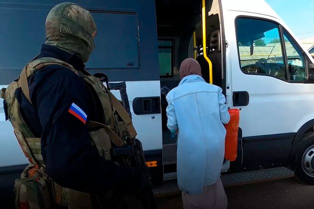 Очевидцы сняли на видео жесткое задержание водителя на Московском проспекте