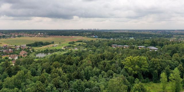 Власти Москвы выставили на продажу 70 участков под возведение частных домов