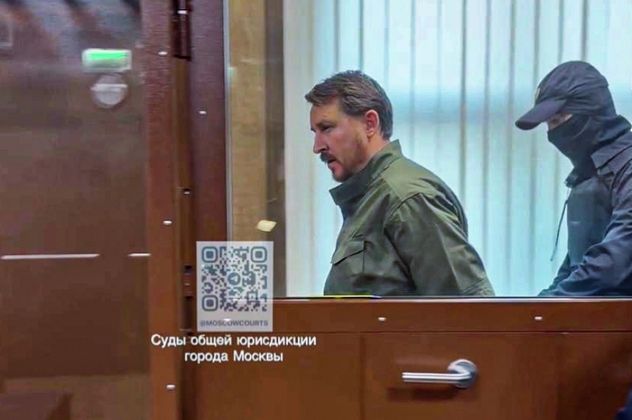 Суд продлил арест имущества на 600 млн рублей по делу экс-мэра Сочи