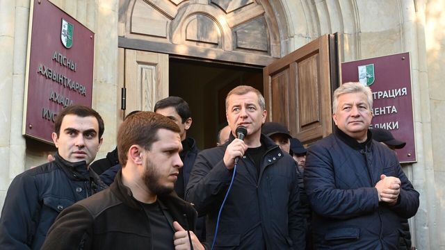 Оппозиция в Абхазии заявила, что не нуждается в солидарности президента Грузии