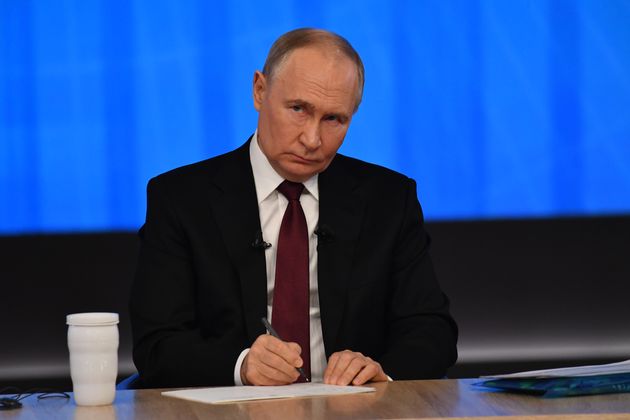 Путин подписал закон о рублёвых спецсчетах для выплат иноагентам
