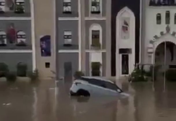 В Саудовской Аравии города Мекка и Медина ушли под воду из-за ливней