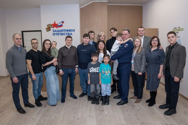 Губернатор Ямала обсудил вопросы поддержки с бойцами СВО и их семьями