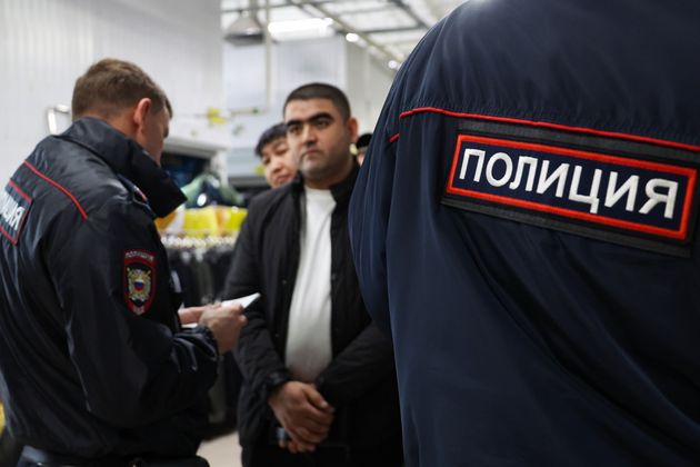 В РФ начали действовать новые правила депортации иностранных граждан