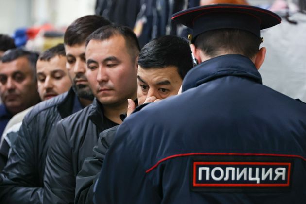 За сутки в России выявили более семи тысяч иностранцев-нарушителей