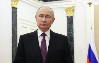 Путин призвал давать отпор пытающимся оправдать преступления нацистов