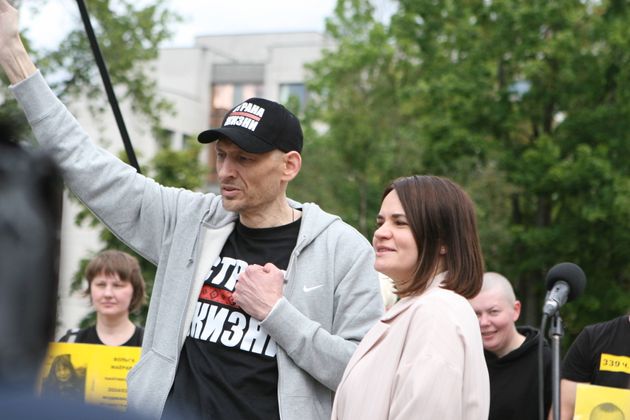 «Найди уже работу!» Литовские националисты требуют выдворить Тихановских