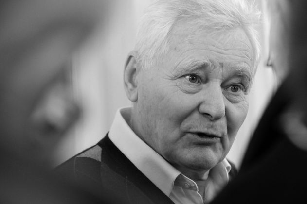 Порно, жақсы, күте тұрыңыз, бәрібір.