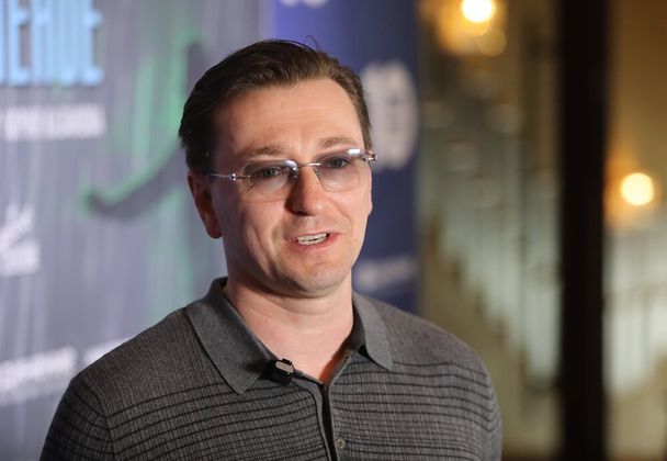 Қарапайым және терең минет береді