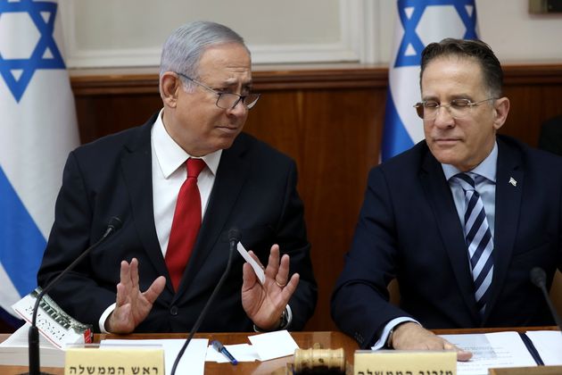 Вместо операции против Ирана Нетаньяху занят спасением старого товарища