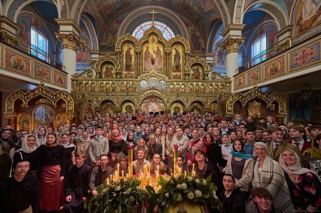 Торонто, Онтарио, участники 45-го ежегодного Свято-Германовского съезда молодежи