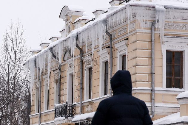 Снег, который убивает: десятки людей пострадали от нечищеных крыш