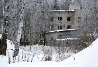 Тела трех погибших нашли под завалами рухнувшего здания в Ленобласти
