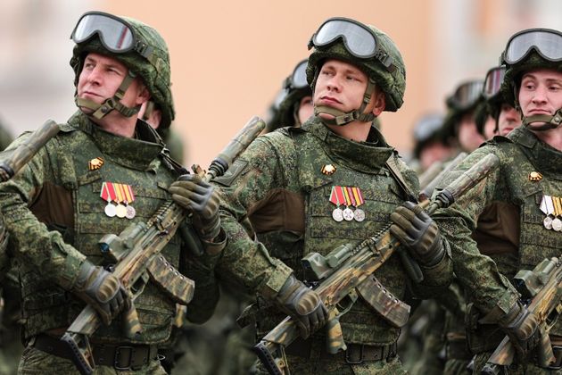 Участники специальной военной операции (СВО) во время парада