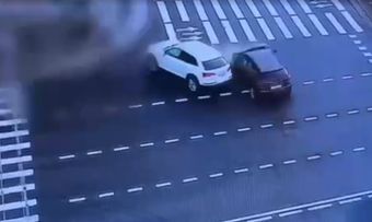 Момент аварии с пешеходами на Невском проспекте попал на видео