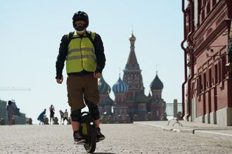 Автоэксперт Кадаков указал на спорный правовой статус моноколес
