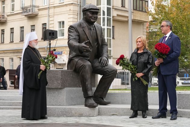 Церемония открытия монумента Юрию Лужкову на Сретенке