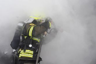 Мать оставила трехлетнюю дочь одну возле включенной плиты, девочка погибла